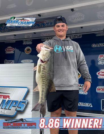 Rhett Butler wins the Skeeter Friday $1000 Big bass bonus with a 8.68 on Ray Roberts! 