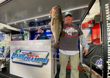 James Adams, Many, LA tops over 1500 anglers at Techron Mega Bass on Fork with a 9.64 lbr.  Takes home a new Skeeter ZX 200 - Yamaha SHO + $15,000 Cash.